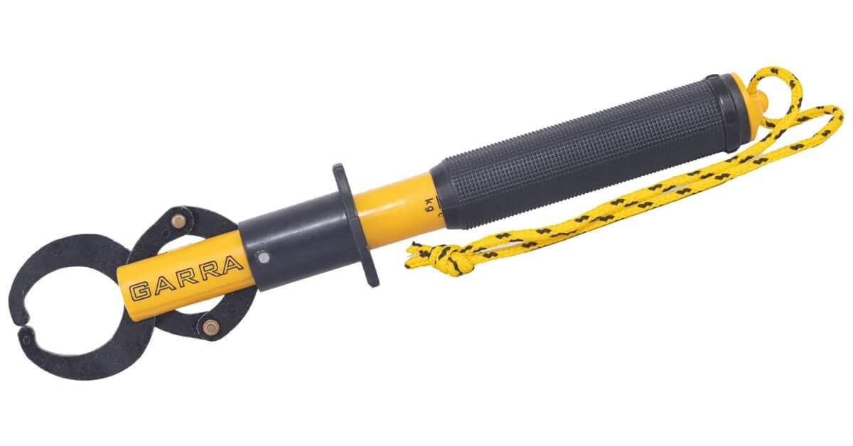 Alicate Garra com Balança: Ferramenta Essencial para a Pesca de Dourado
